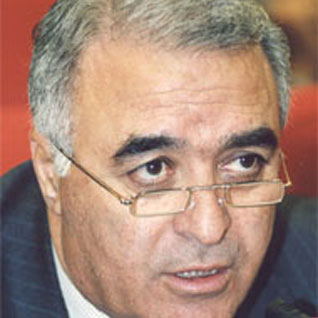 Eldar İbrahimov Ukraynada baş verənlərdən narahatdır: “Ölkənin sabitliyi pozulur”