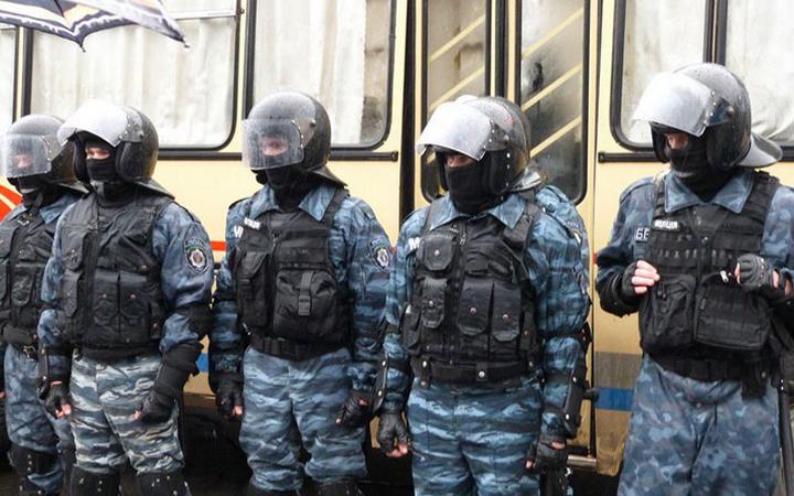 “Berkut”un Kiyevdəki bazası mühasirəyə alındı - FOTOLAR