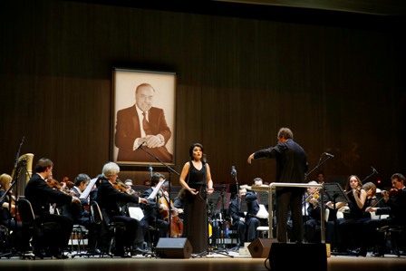 Heydər Əliyevin xatirəsinə həsr olunmuş musiqi gecəsi keçirilib- FOTOLAR