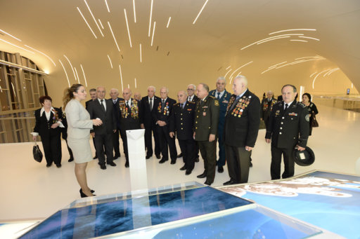 Müharibə və əmək veteranları Heydər Əliyev Mərkəzində olub - FOTOLAR