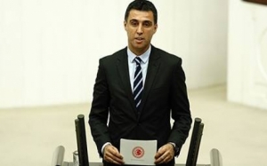  Məhşur futbolçunun parlamentdəki səlahiyyəti əlindən alındı