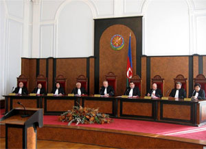 Konstitusiya Məhkəməsi sədrinin və Ombudsmanın maaşları artırılır