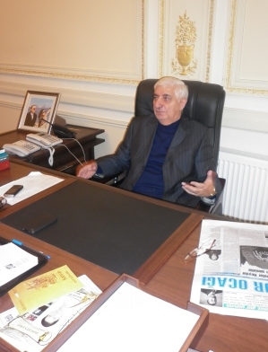 Fikrət Qoca: “Afrikada adamyeyən qəbilə başçısından soruşduq ki...” - MÜSAHİBƏ