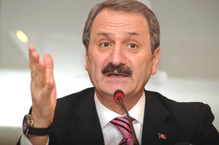 Türkiyədə oğlu tutulan nazir istefa verdi