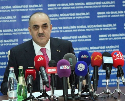 Səlim Müslümov son iki gündə 16 gənci nazirlikdə işə götürüb