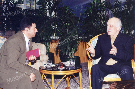 Fətullah Gülənlə görüşən azərbaycanlı jurnalist: “O, bizi qucaqlayıb bağrına basdı” - FOTO