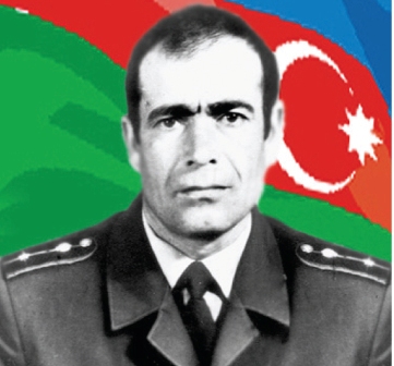 Milli Qəhrəmanin portreti önündə reklam fasiləsi...