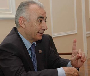 Hacıbala Abutalıbov icra başçılarına tapşırıq verdi: “Tutsanız, cəzalandırın!” 
