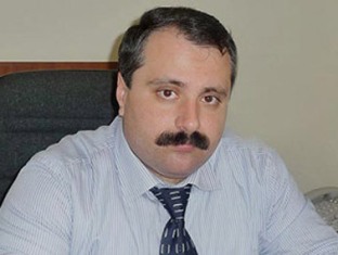 Mətbuat katibi hansı ölkədə yaşadığını unudub 
