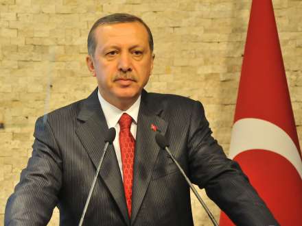 İddia: Hakim partiyadan 70 deputat istefa verəcək