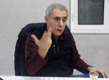 Alim Qasımov: “Ailəlikcə donuruq, bizə kömək edin!”