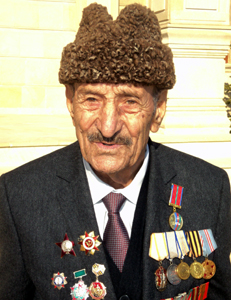 Nazir veteranı mükafatlandırıb