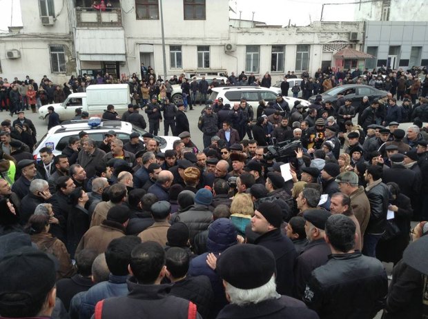 ”Sovetski” sakinlərinin ETİRAZI: “Bizim davamız özbaşınalıq edən məmurlarladır” - FOTOLAR