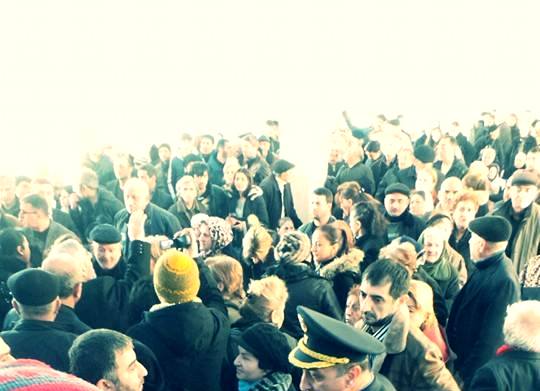 “Sovetski” sakinləri ilə rəsmilərin görüşündə GƏRGİNLİK+YENİLƏNİB