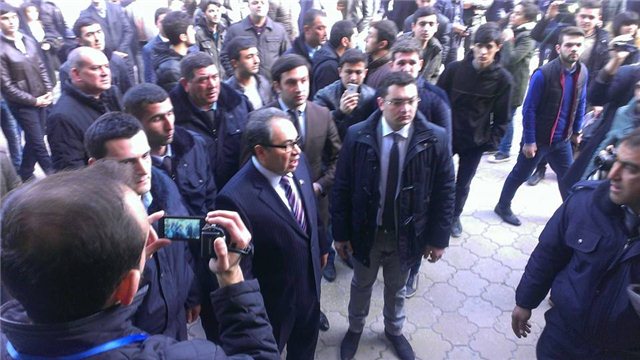 BDU aksiya barədə AÇIQLAMA verdi: "Rektor tələbələrlə görüşəcək"