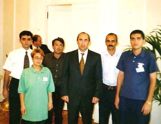 Köçəryan və Azərbaycan jurnalistləri: “Erməni prezident quş buraxdı” - FOTO 