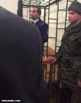 Pərviz Həşimli məhkəmədə vəkillərlə görüşünə icazə verilmədiyindən şikayətlənib