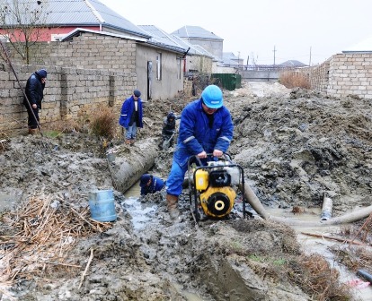 Bakıda magistral su xəttində qəza baş verdi 