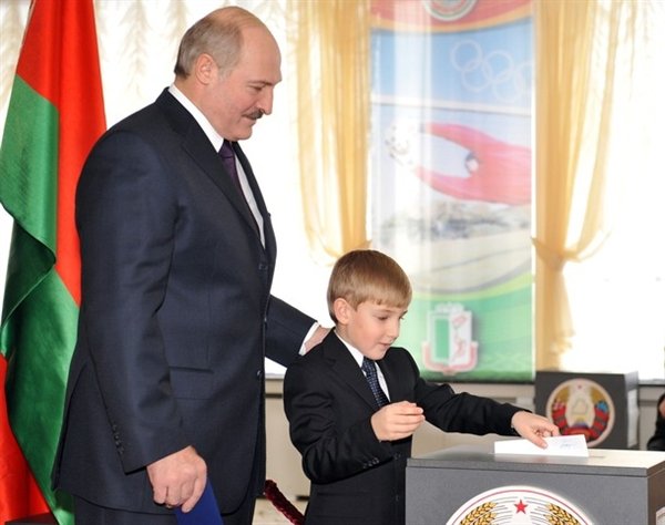Belarus prezidentinin məşuqələri, bitməyən sevgi romanları, nikahdankənar oğlu - FOTOLAR