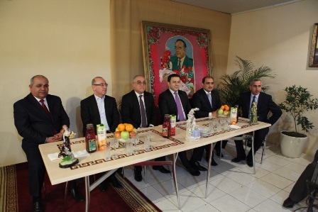 Nazir müavinləri 8 Marta görə Qocalar evinə getdilər - FOTOLAR