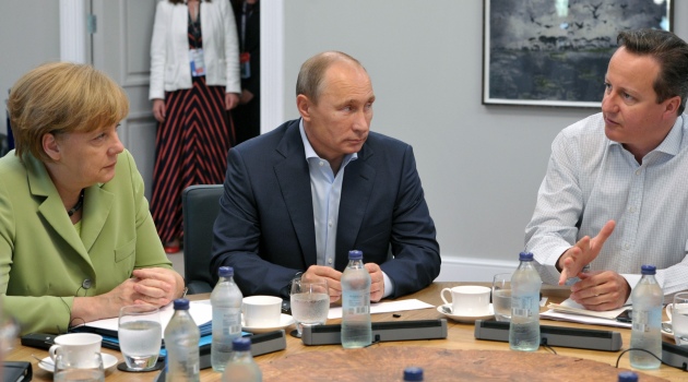 Putin Angela Merkel və Devid Kameronla Ukraynanı müzakirə etdi