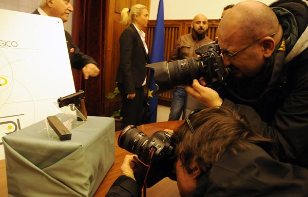  Roma Papasını vuran silah 33 il sonra ortaya çıxdı-FOTOLAR