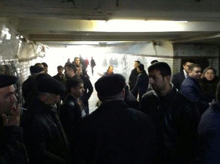 “Neftçilər” metrostansiyasında ticarətçilər aksiyaya qalxdılar - FOTOLAR - YENİLƏNİB