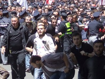 Tbilisidə Saakaşvilinin tərəfdarları ilə əleyhdarları toqquşub