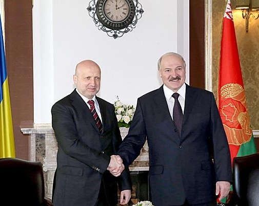 Ukraynanın müvəqqəti prezidenti Lukaşenko ilə görüşüb