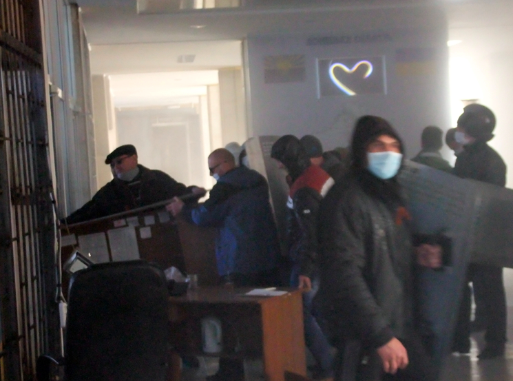 Donetskdə separatçılar zəbt etdikləri binanı boşaltdılar