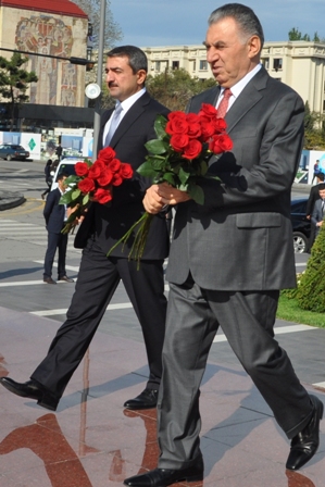 Hakimiyyətin 66 yaşlı məmuru...