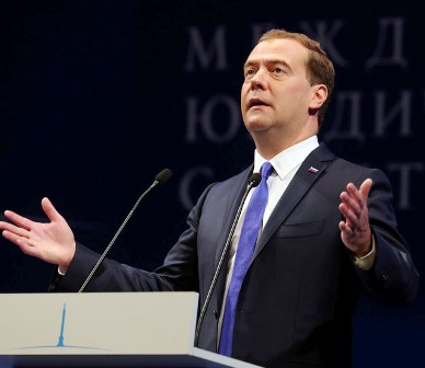 Medvedev baş nazir postundan gedir