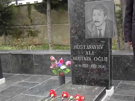 Alı Mustafayevin doğum günüdür