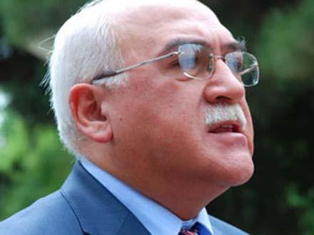 Siyasilərin elmi fəaliyyəti - Siyasətdə əriyən İsa Qəmbər