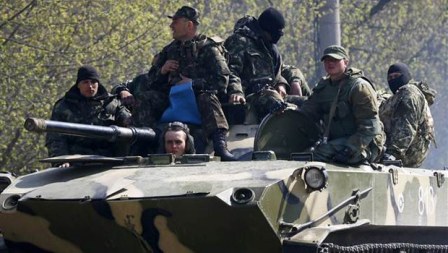 Rusmeylli qüvvələr Slavyanska tanklar yeritdi - FOTOLAR