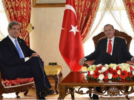 Con Kerri Ərdoğanın “soyqırımı” bəyanatını bəyəndi