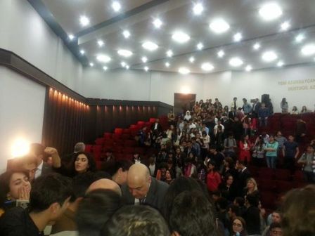 Çingiz Abdullayev Şəmkirdə oxucuları ilə görüşür