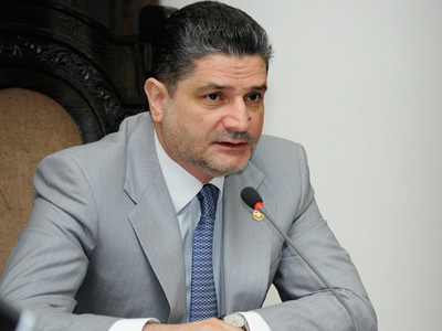 Ermənistanın keçmiş baş naziri ölkədən gedib