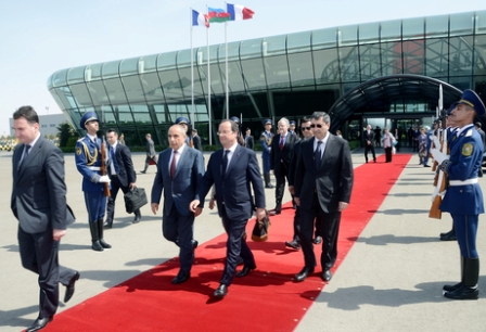 Fransa prezidentinin Bakı səfəri başa çatdı