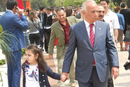 Yubilyar Hacıbala müəllimə üç hədiyyə - FOTOLAR