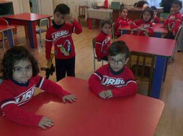 Bağçalarda uşaqlar üçün paylanan vahid geyimlər geri yığılır