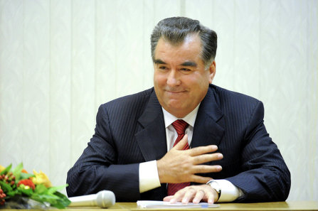 Prezident qohumlarına vəzifə paylayır 