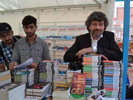 Azərbaycan nəşriyyatları xaricdəki kitab yarmarkalarında iştirak edə bilirmi? - SORĞU