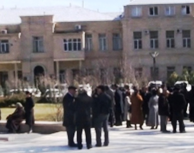Bakıda müəllimlər aksiya keçirir - Təhsil Nazirliyi araşdırma aparacaq
