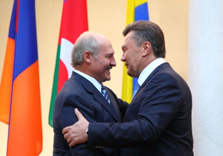 Lukaşenko Yanukoviçə sığınacaq verməyə hazır olduğunu bəyan etdi