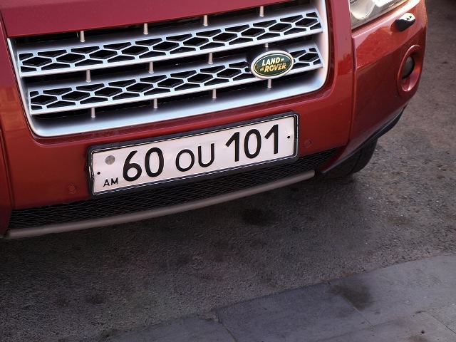 Bakıda peyda olan "Range Rover" Ermənistan nömrəli deyilmiş - FOTOLAR