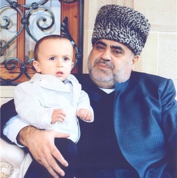 Allahşükür Paşazadənin oğlu elmi ad almağa hazırlaşır - ÖZƏL