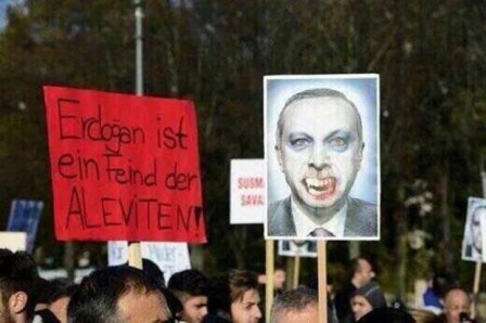 Konçita da Ərdoğana qarşı aksiyaya qoşuldu - FOTOLAR