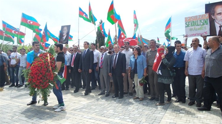 Milli Şura  Rəsulzadəni ziyarət etdi - FOTOLAR