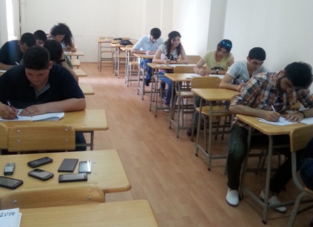 Dillər Universitetində yay imtahan sessiyasına start verildi
